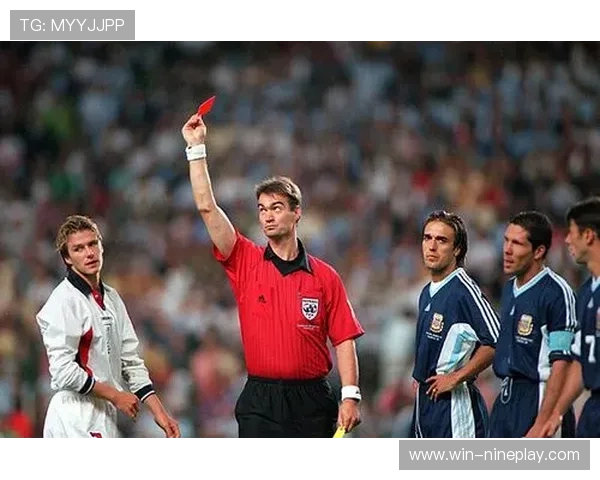 美国足球职业联赛明星球员的成长之路与影响力分析